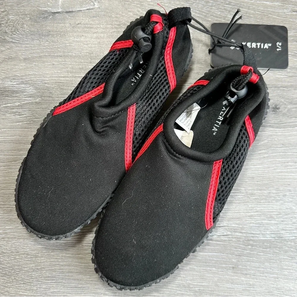 Xertia Water Shoes NWT Sz 1/2